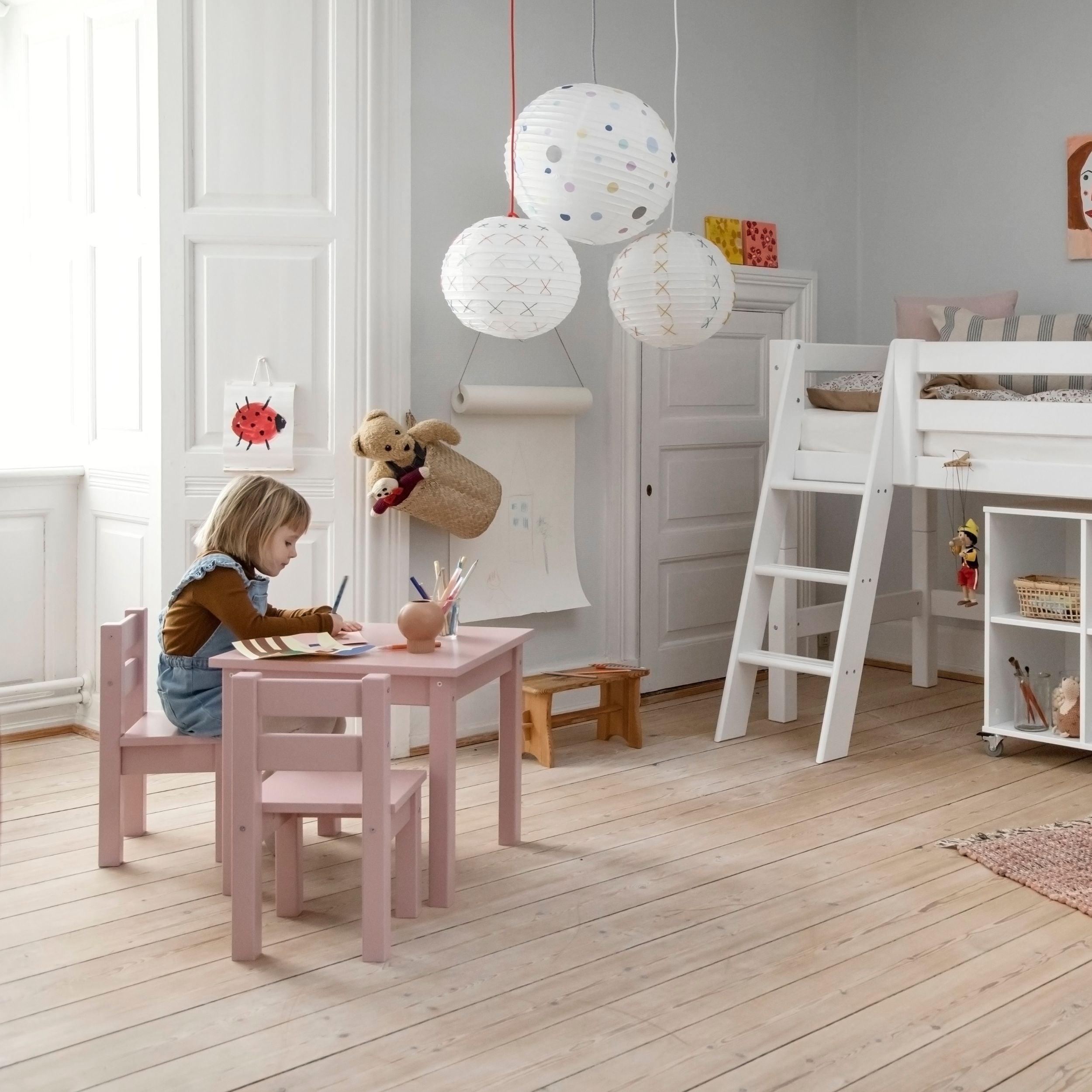 BUNDLE MADS Bord och två stolar