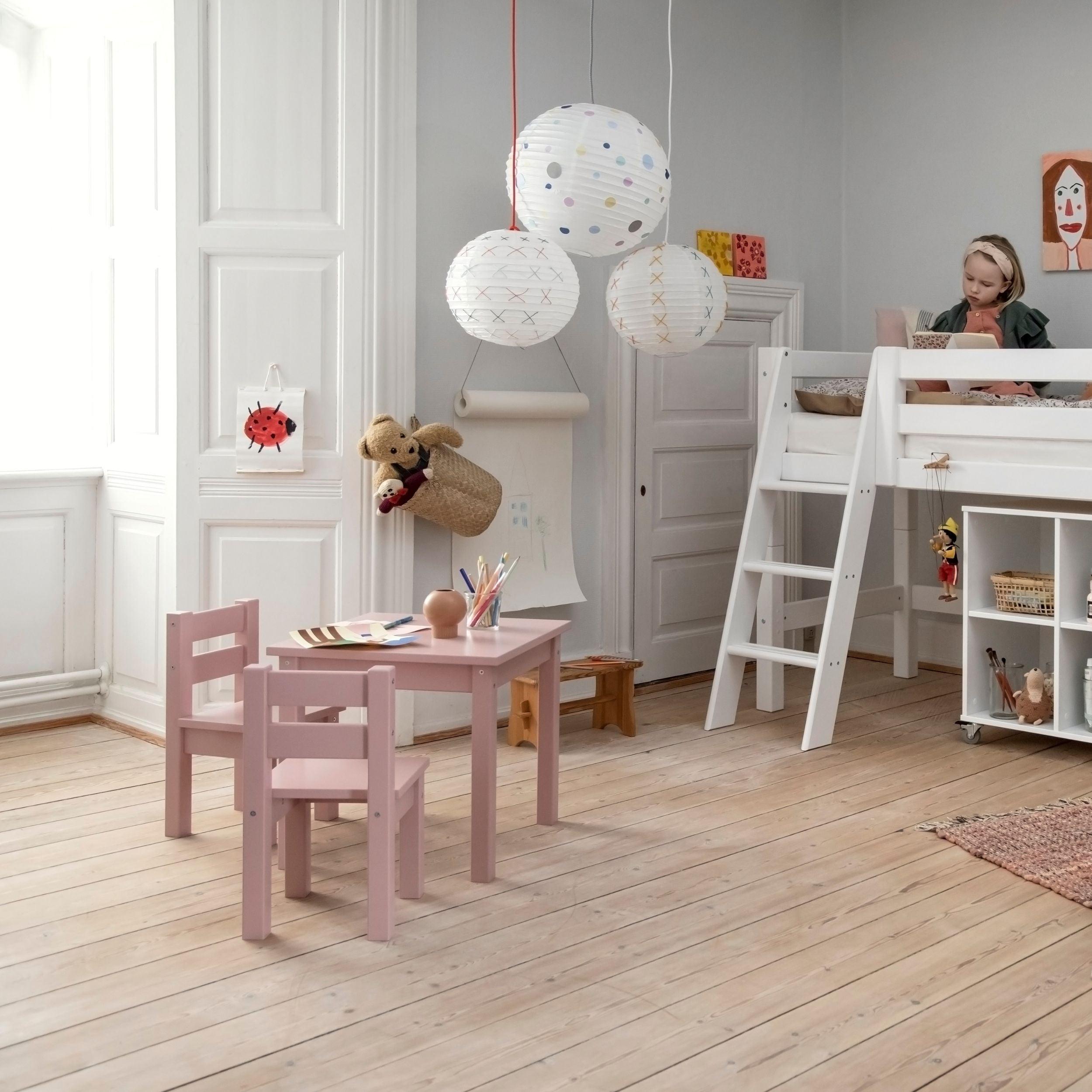 BUNDLE MADS Bord och två stolar