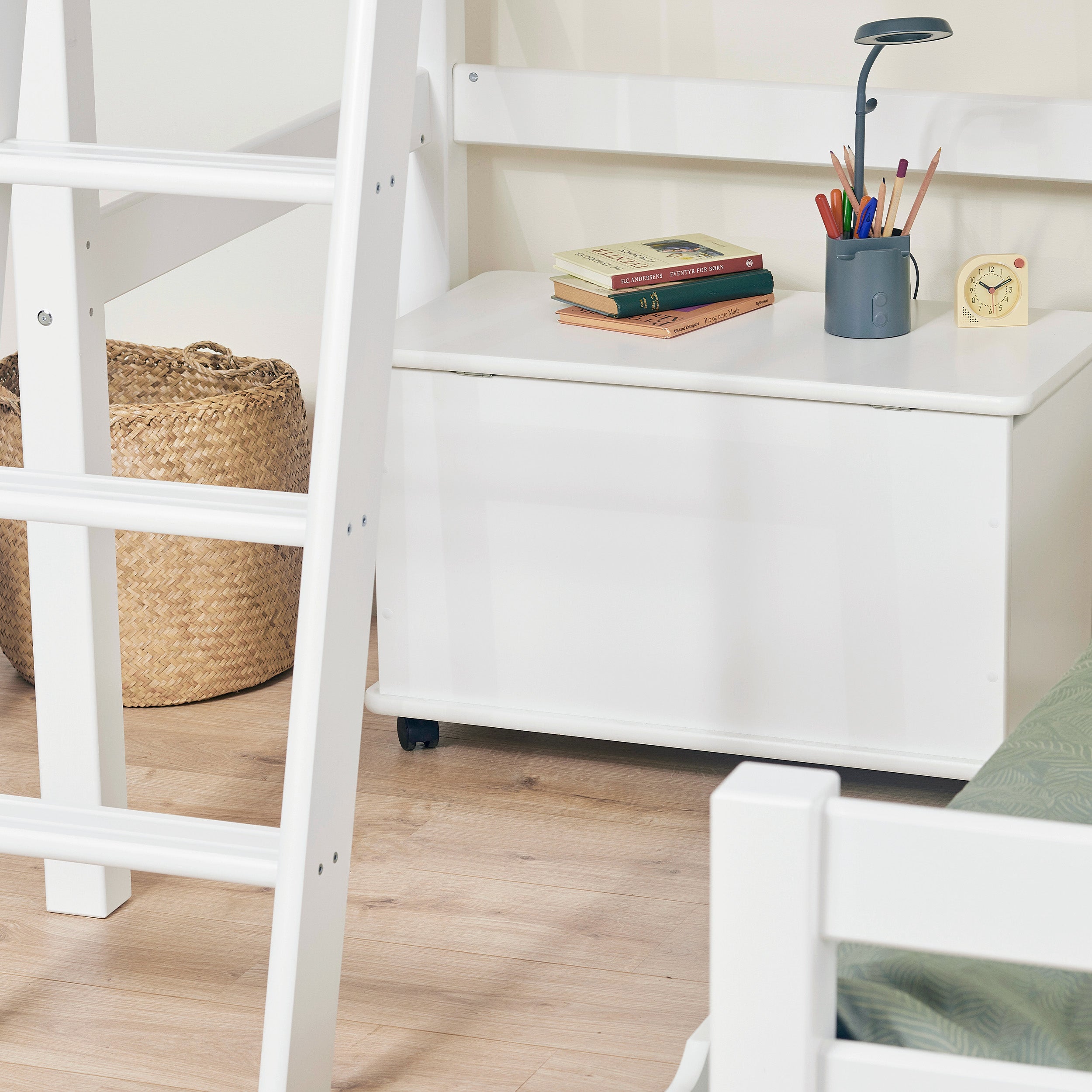 Hoppekids ECO Luxury Køyeseng Vinkelkombi