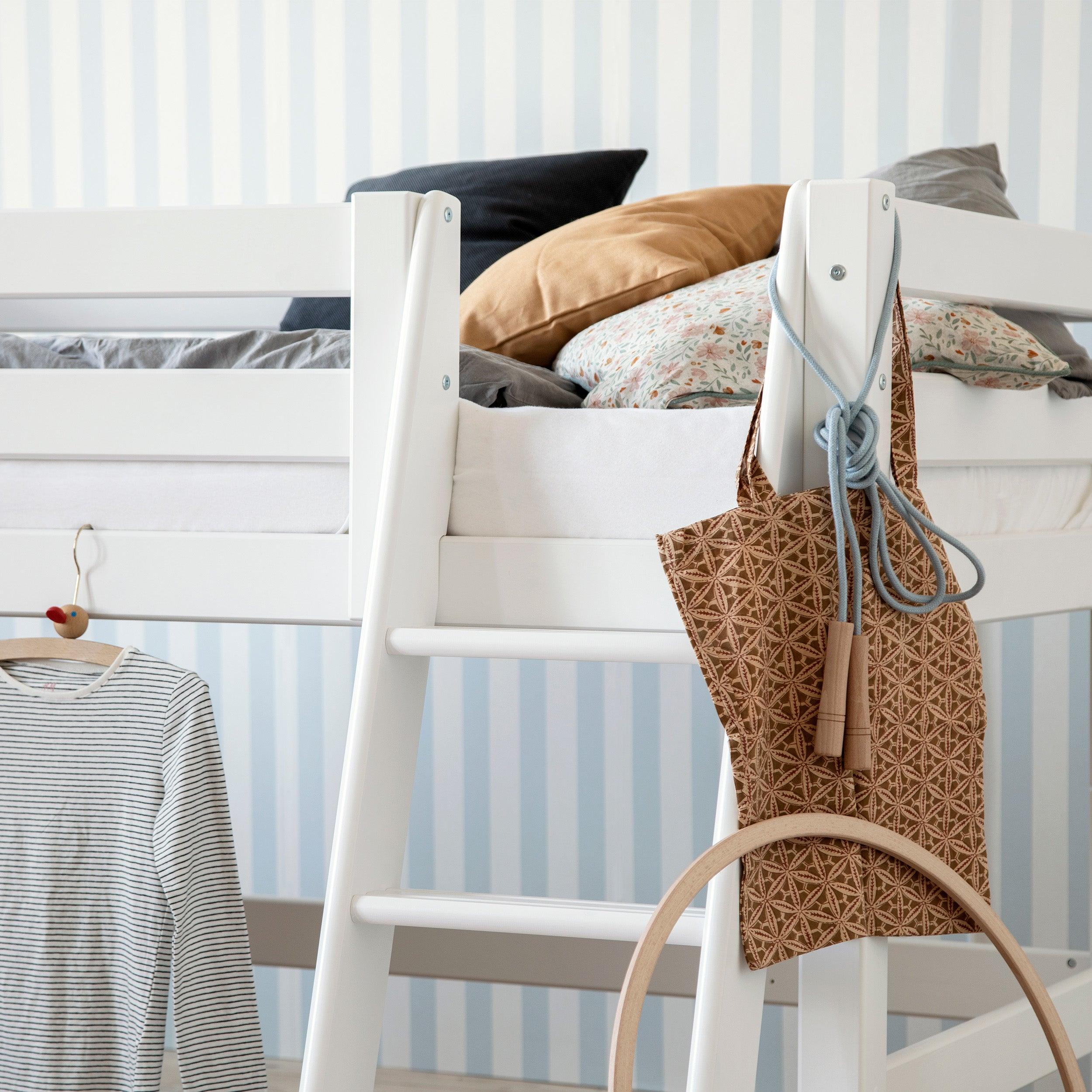 Hoppekids ECO Luxury Loftsäng med Rutschkana