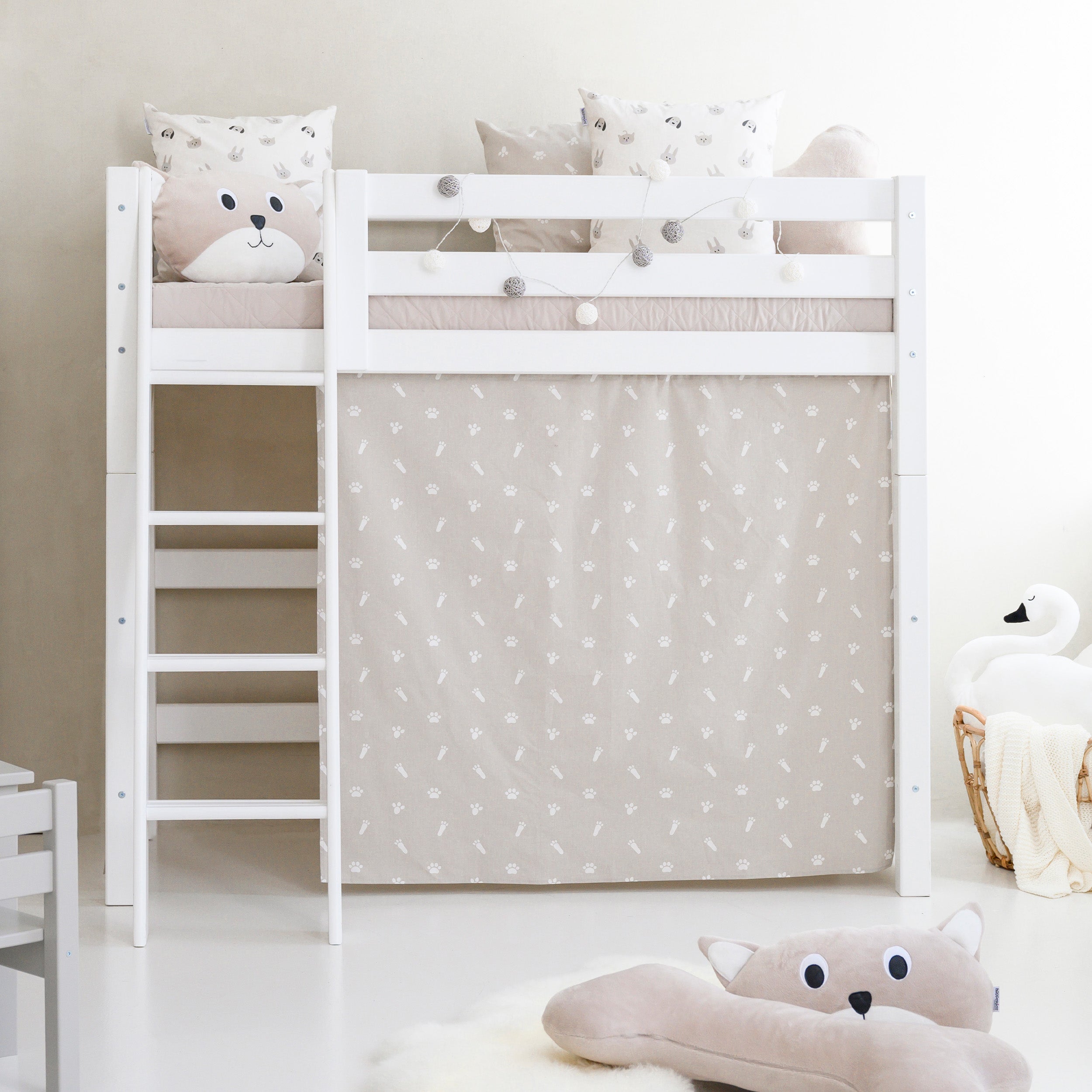 Hoppekids ECO Luxury Mellemhøj Seng med Pets Silver Cloud Sengeforhæng