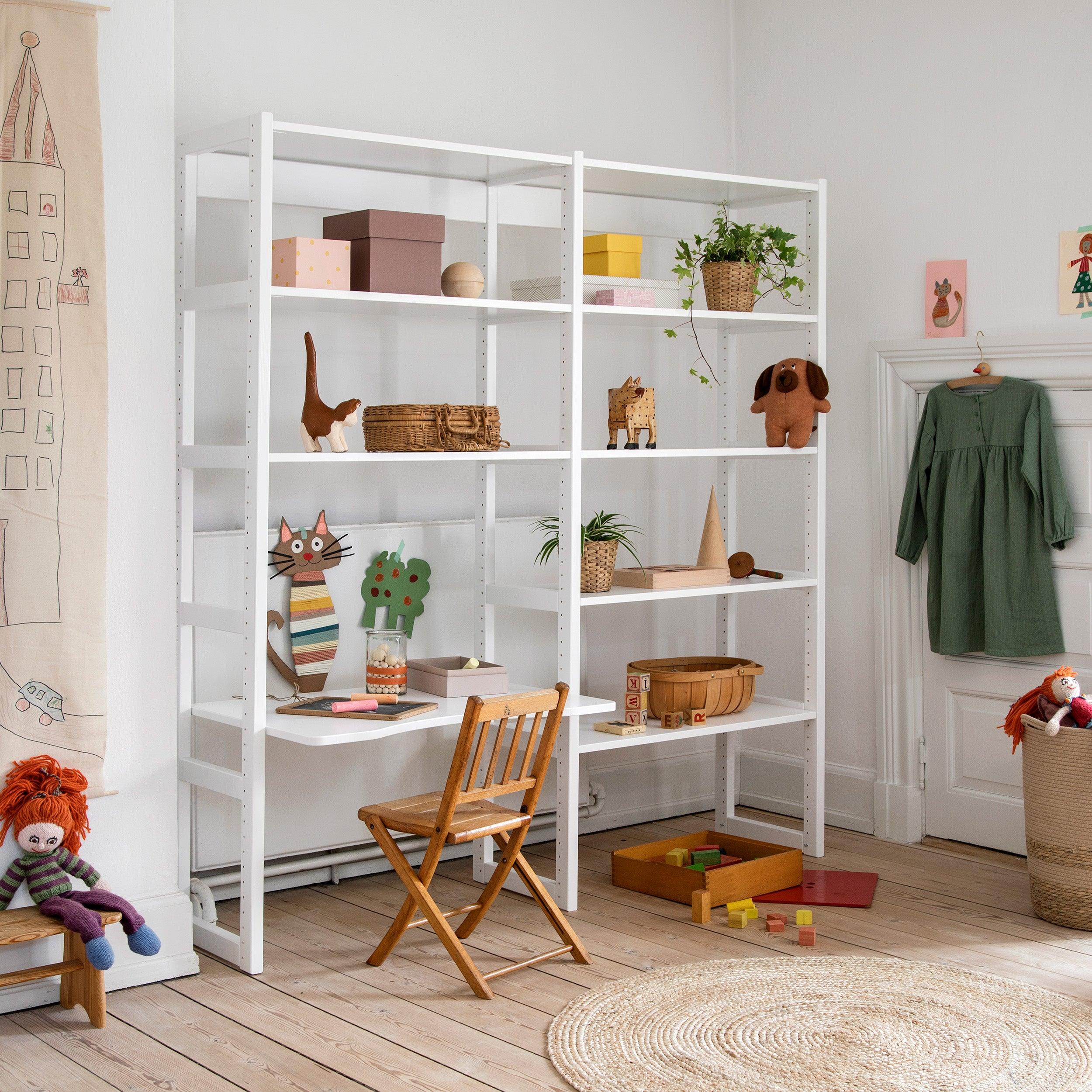Hoppekids STOREY Set mit 8 Regalen und Schreibplatte