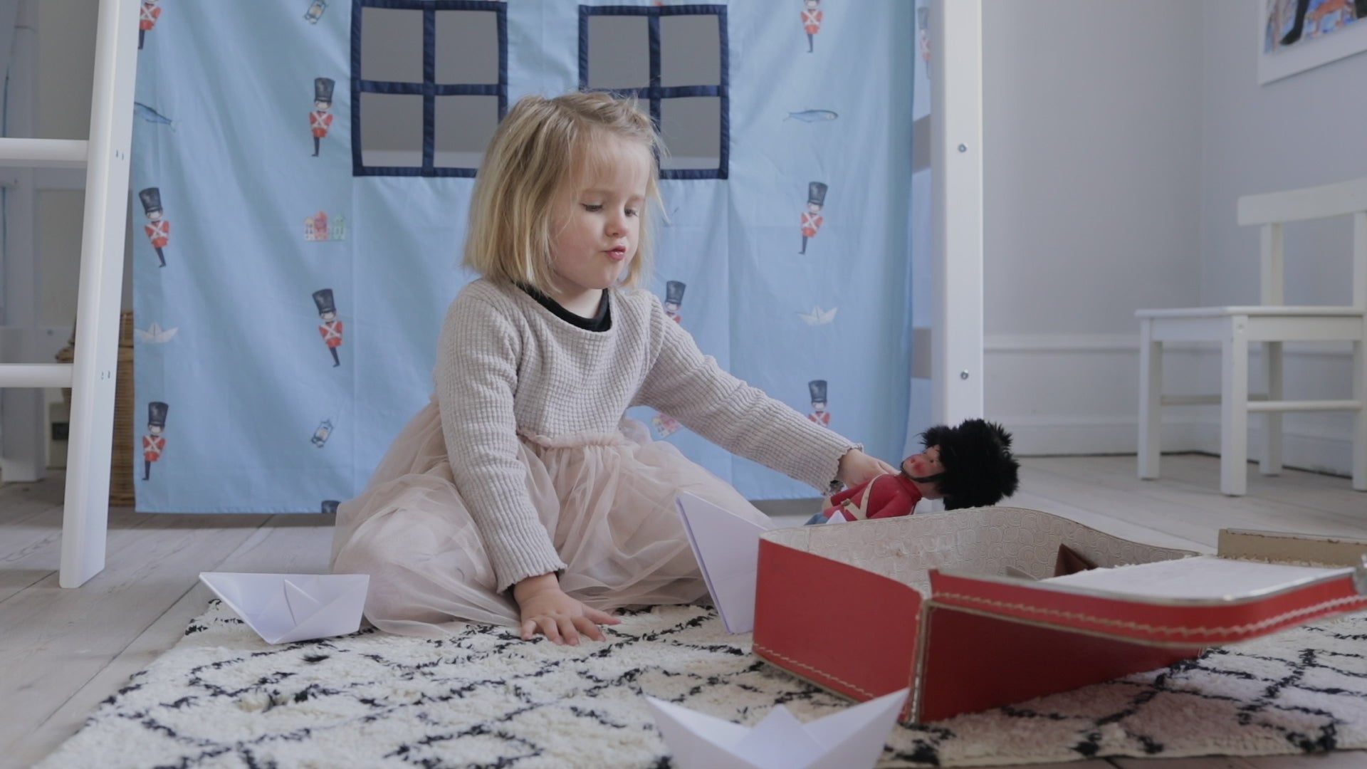 ECO Dream Lit mi hauteur avec Tin Soldier Rideau de lit - video