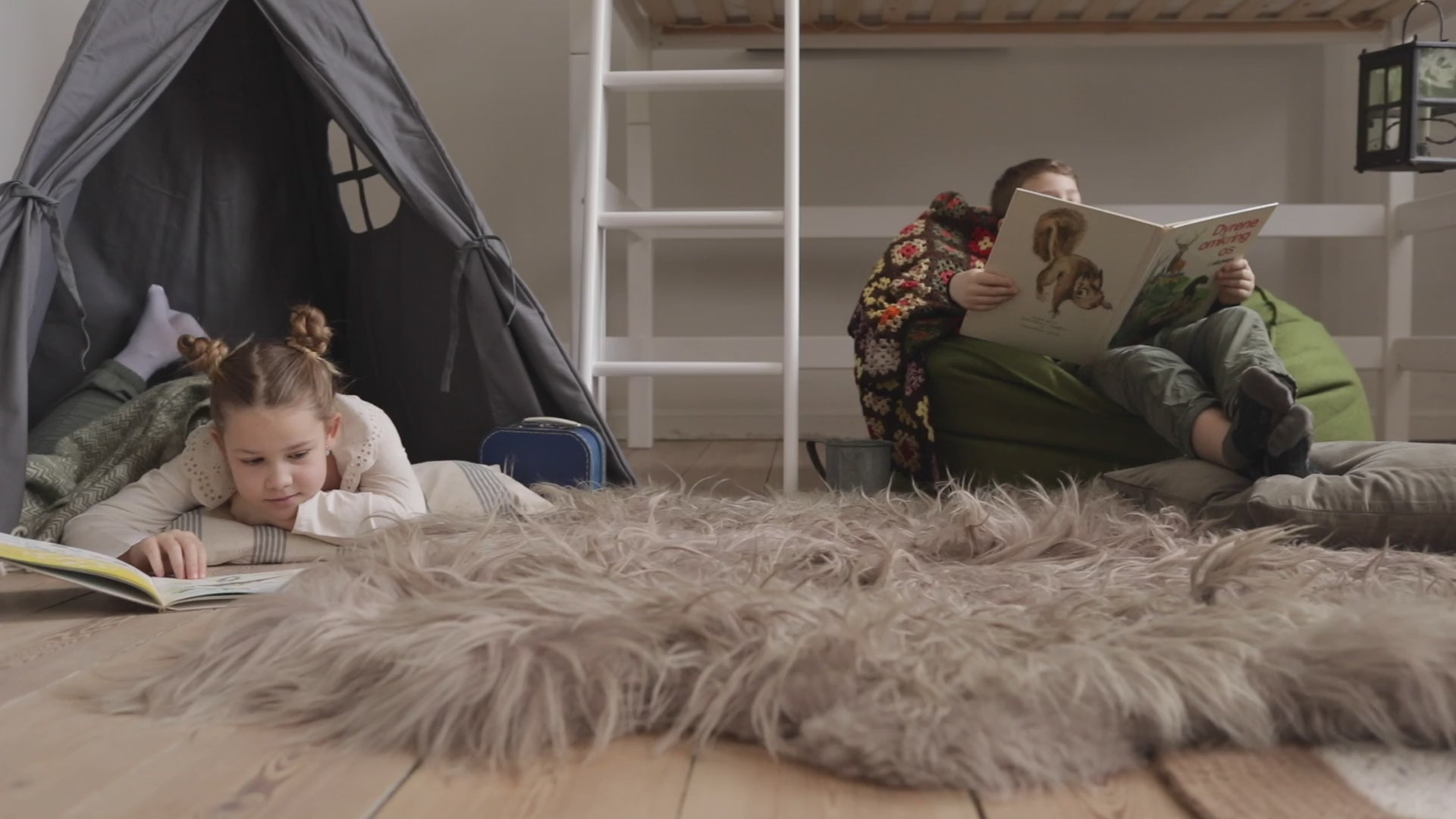 Hoppekids ECO Luxury Közepes magasságú ágy - video