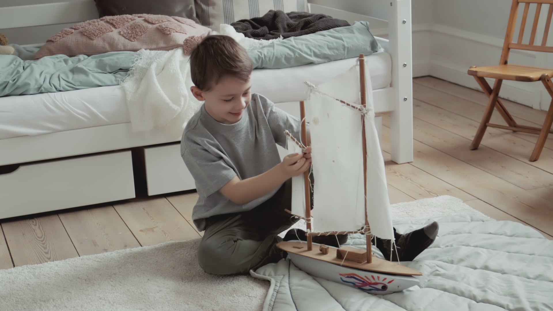 Sängpaket: ECO Luxury Höjd Våningsäng 90x200 - video