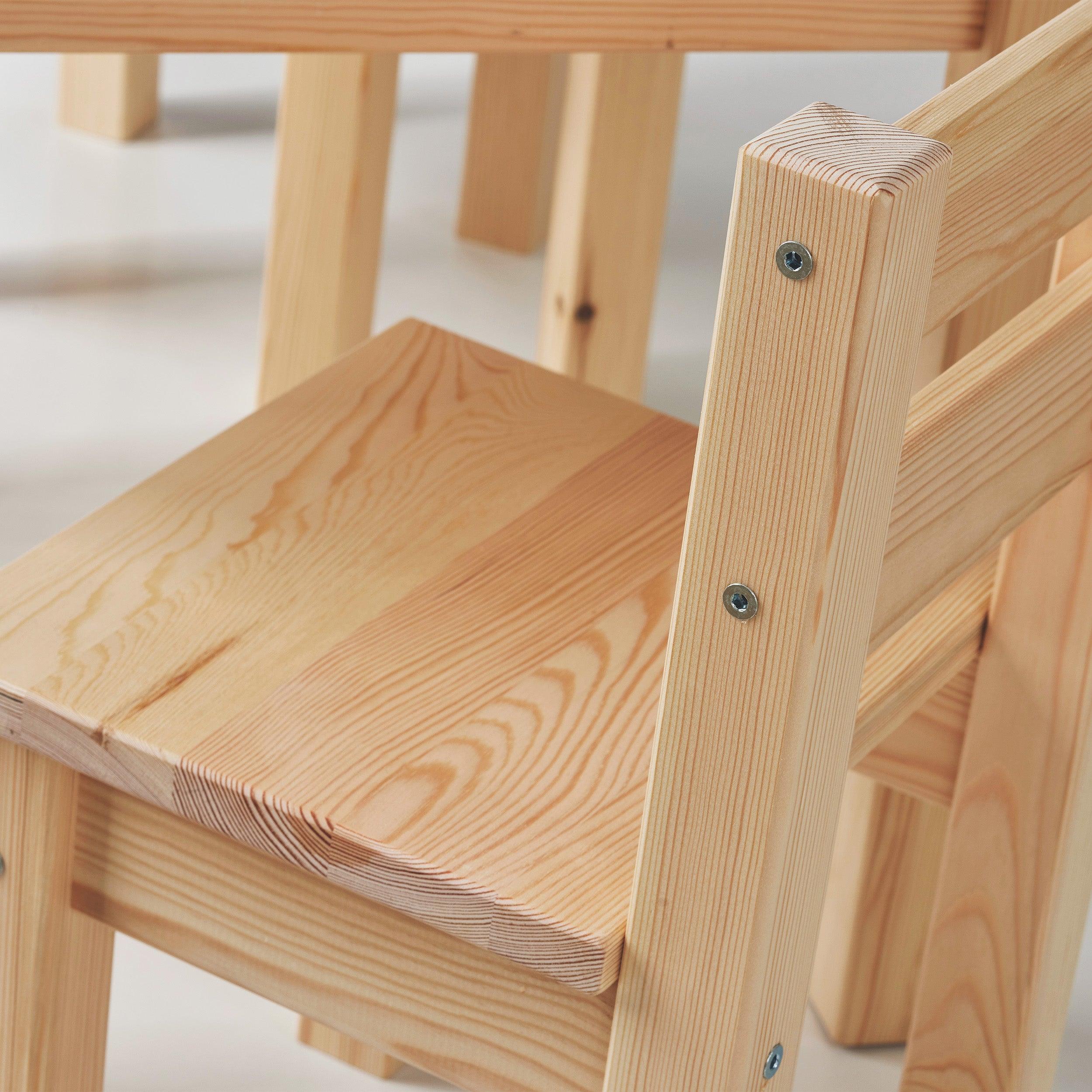 BUNDEL MADS Tafel en twee stoelen