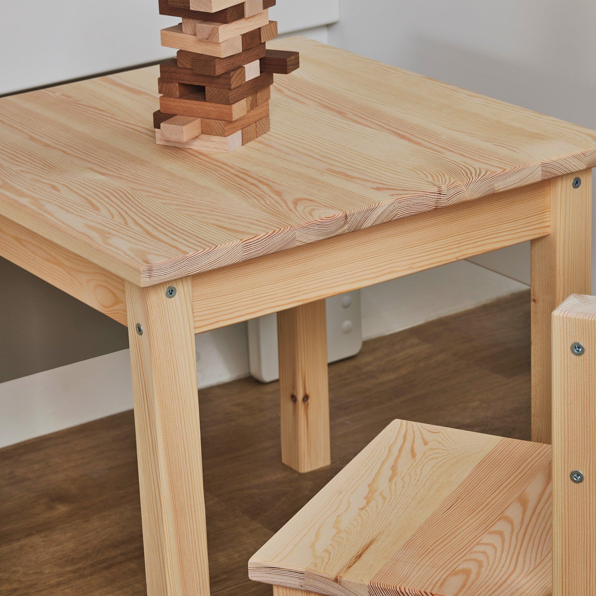 BUNDEL MADS Tafel en twee stoelen