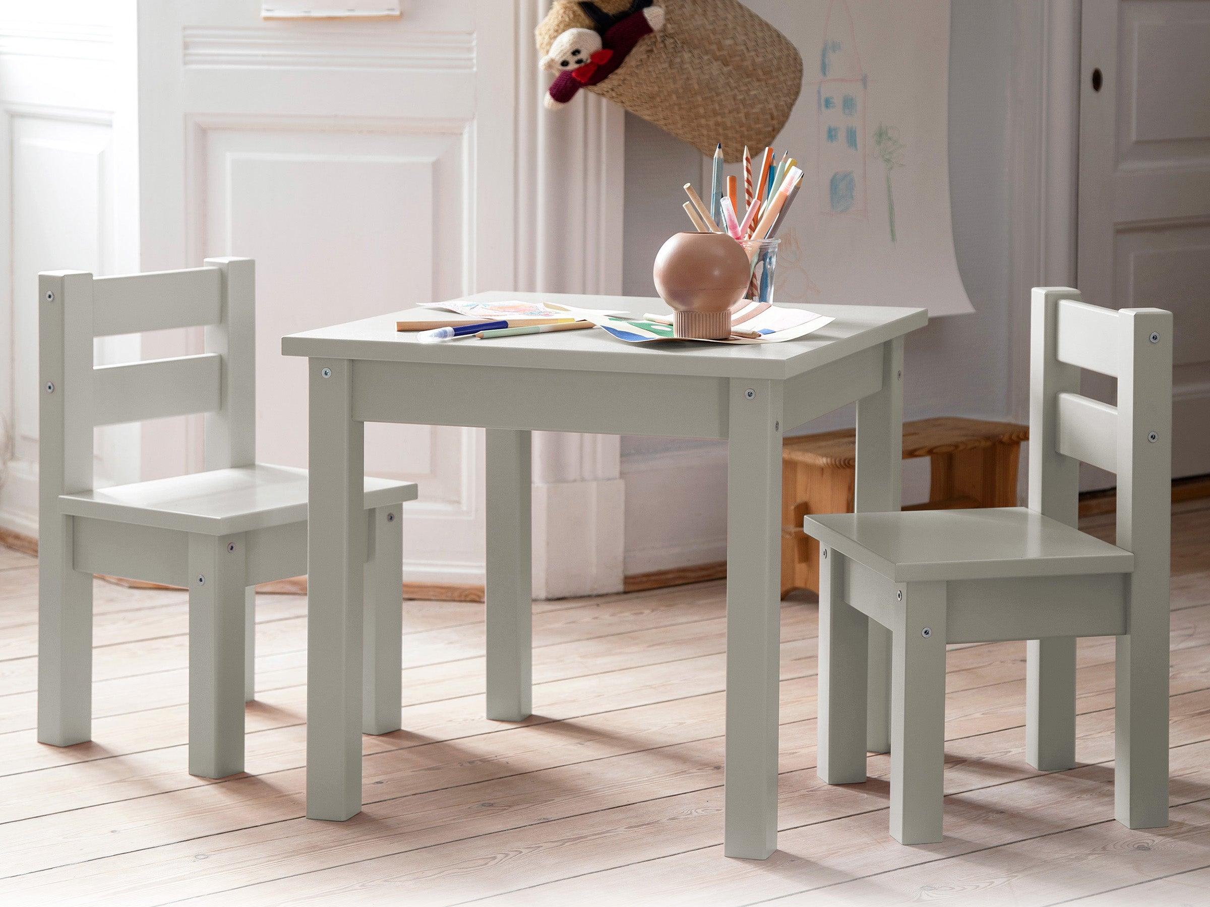 BUNDEL MADS Tafel en twee stoelen