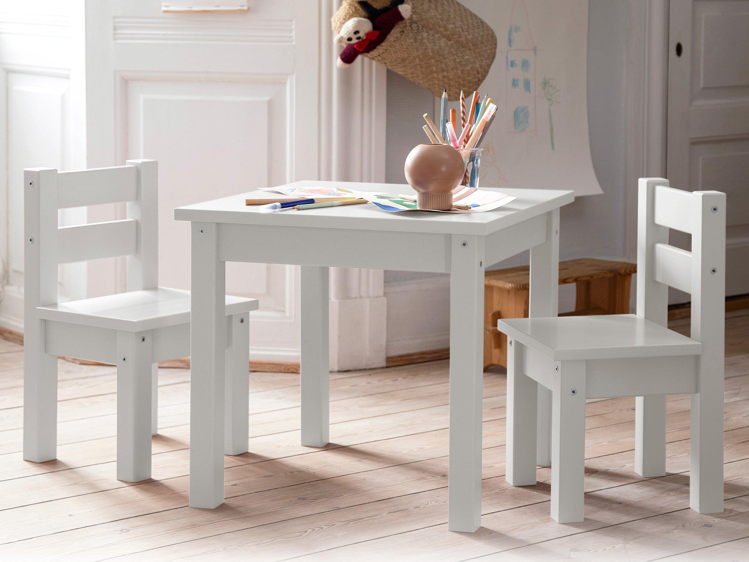 BUNDEL MADS Tafel en twee stoelen