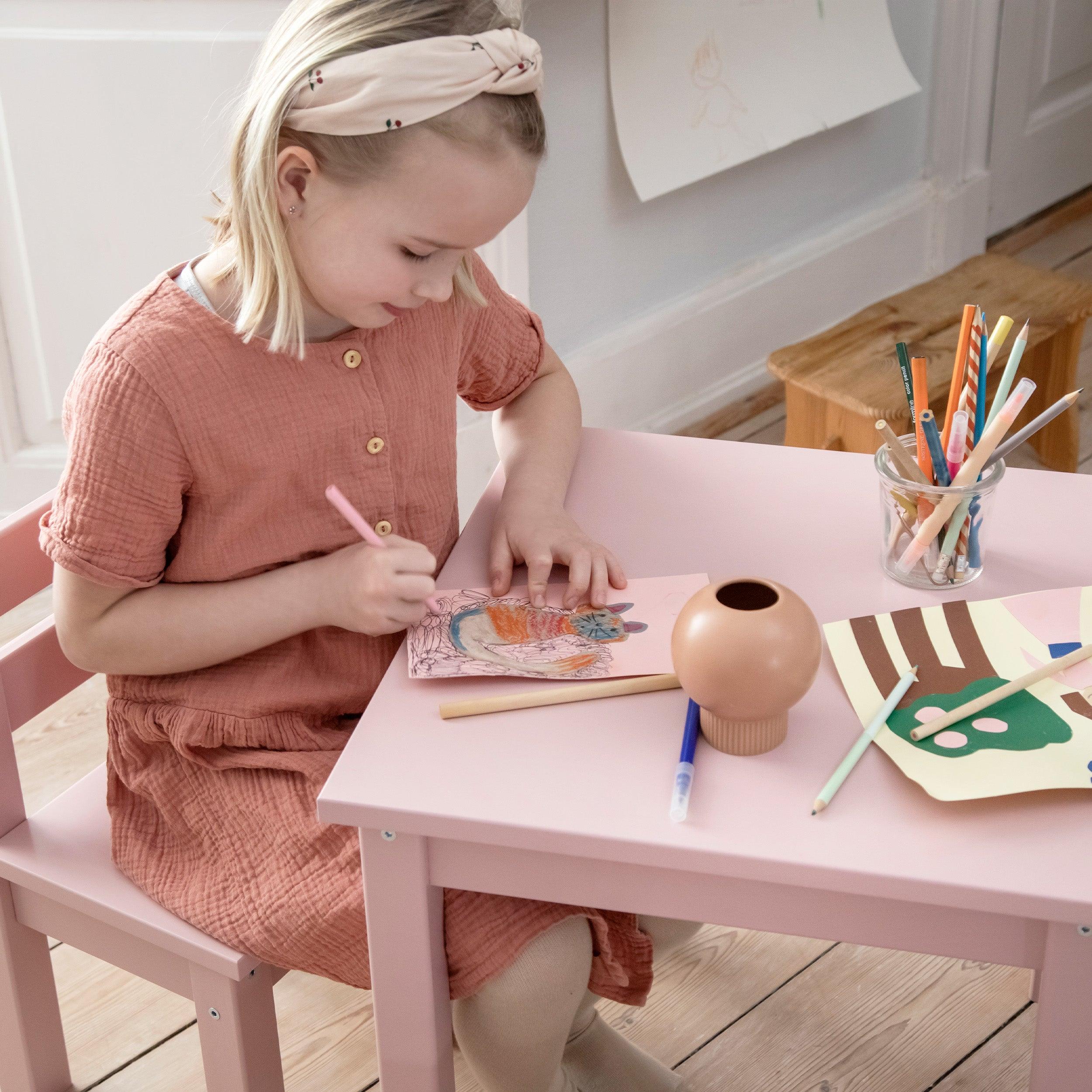 BUNDEL MADS Tafel en twee stoelen