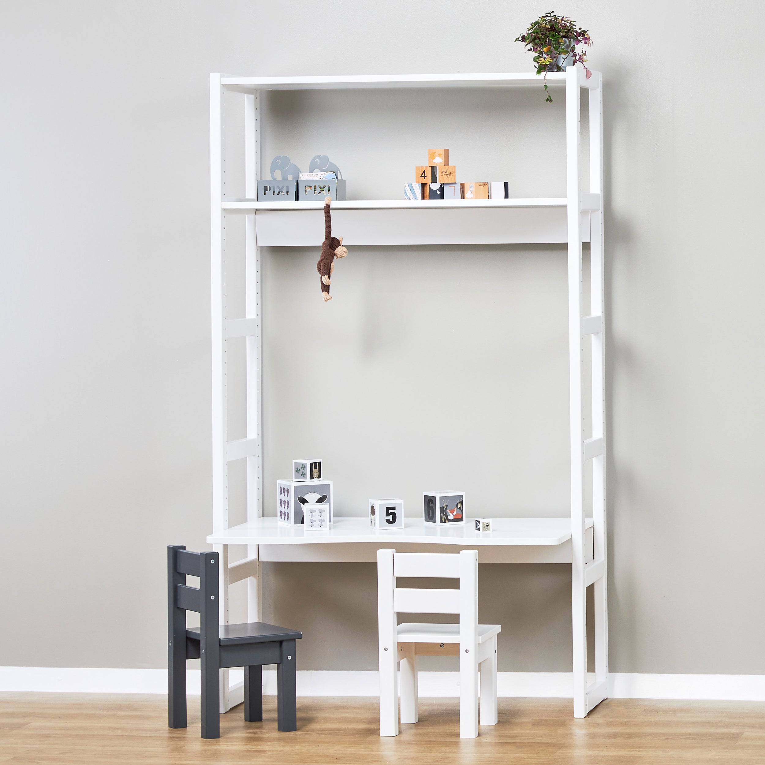 Hoppekids STOREY section with 2 shelves and writing desk