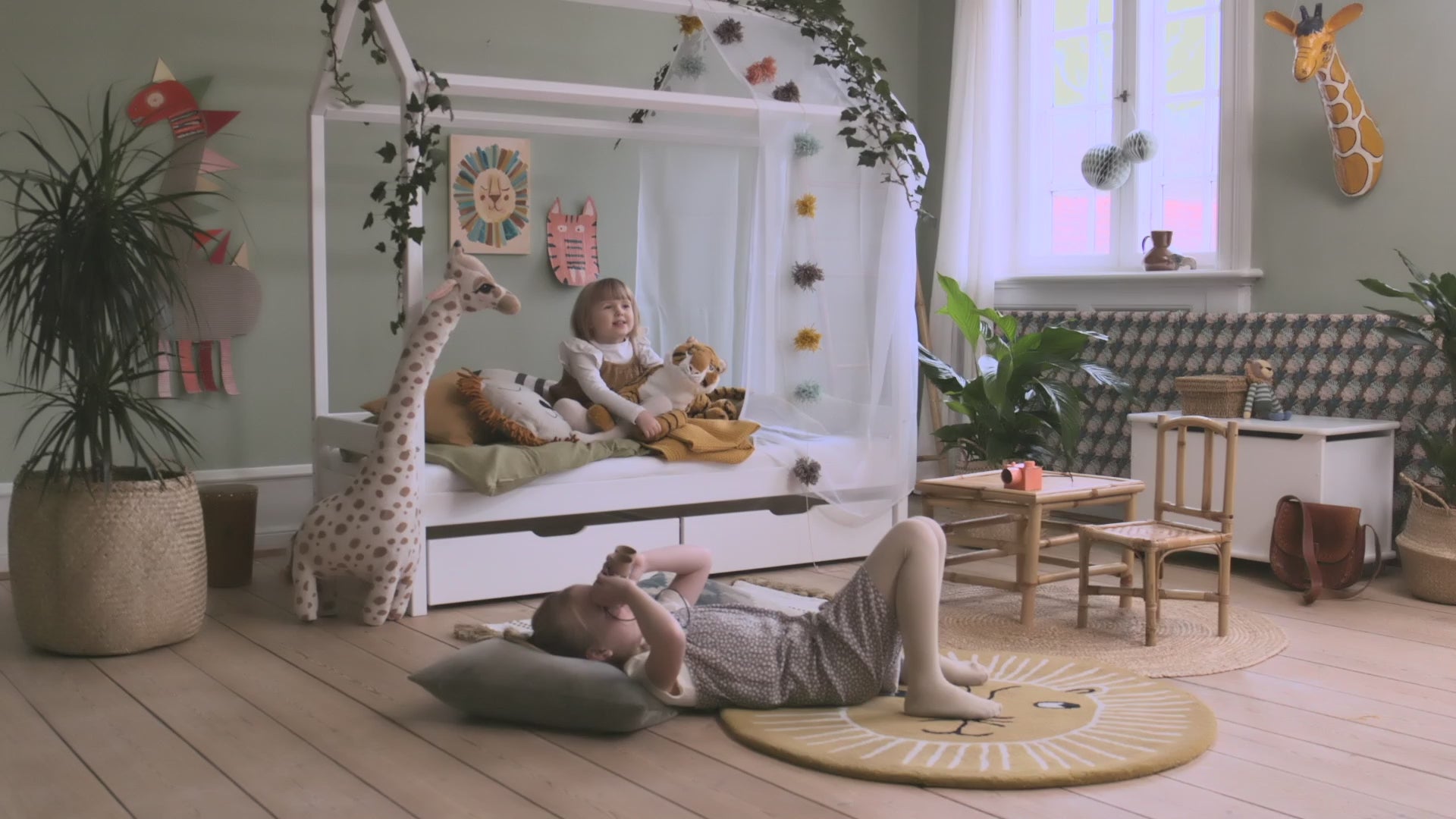 Bed package: Hoppekids ECO Comfort House bed  - video