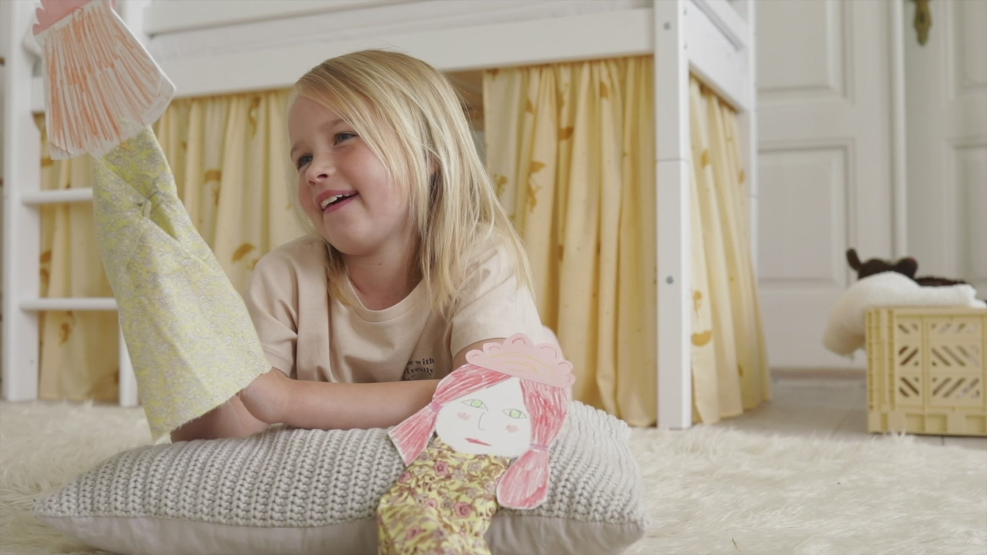Hoppekids ECO Luxury High sleeper bed with Gold Ole Lukoie Bed curtains  - video